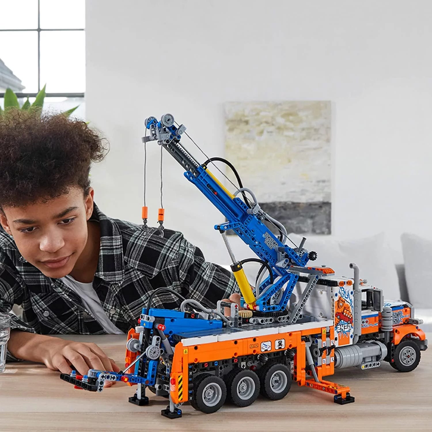 Heavy-Duty Tow Truck with Crane P3814