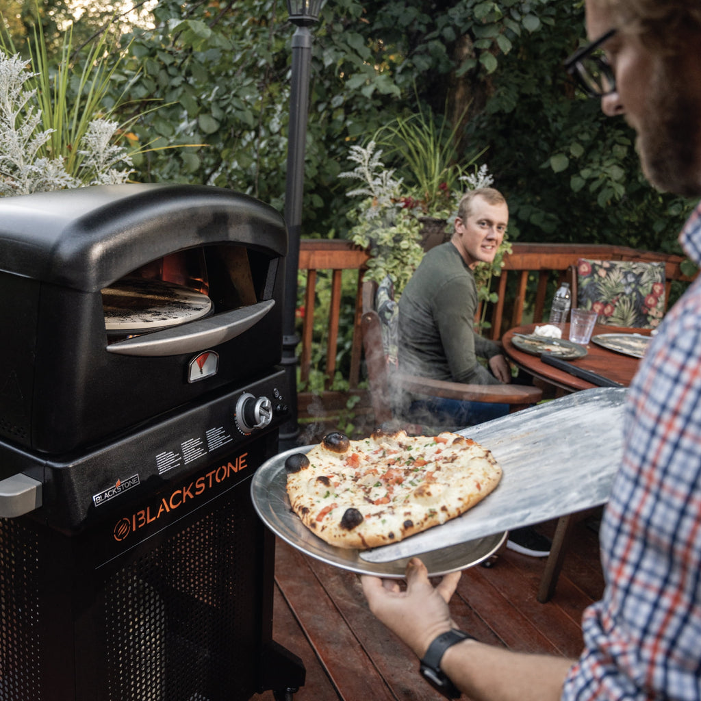 Blackstone Propane Outdoor Pizza Oven with Stand and Pizza Peel O34120