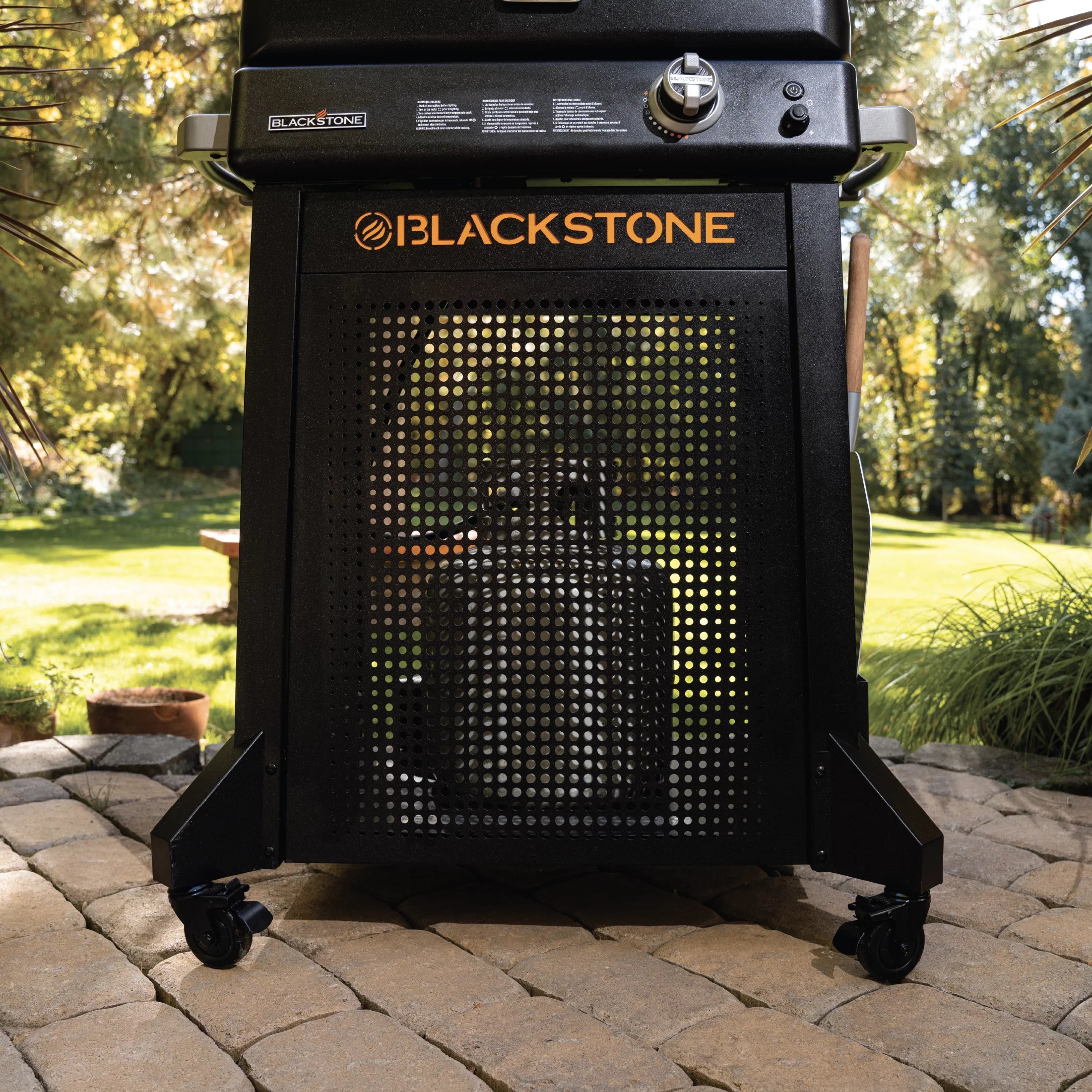 Blackstone Propane Outdoor Pizza Oven with Stand and Pizza Peel O34120
