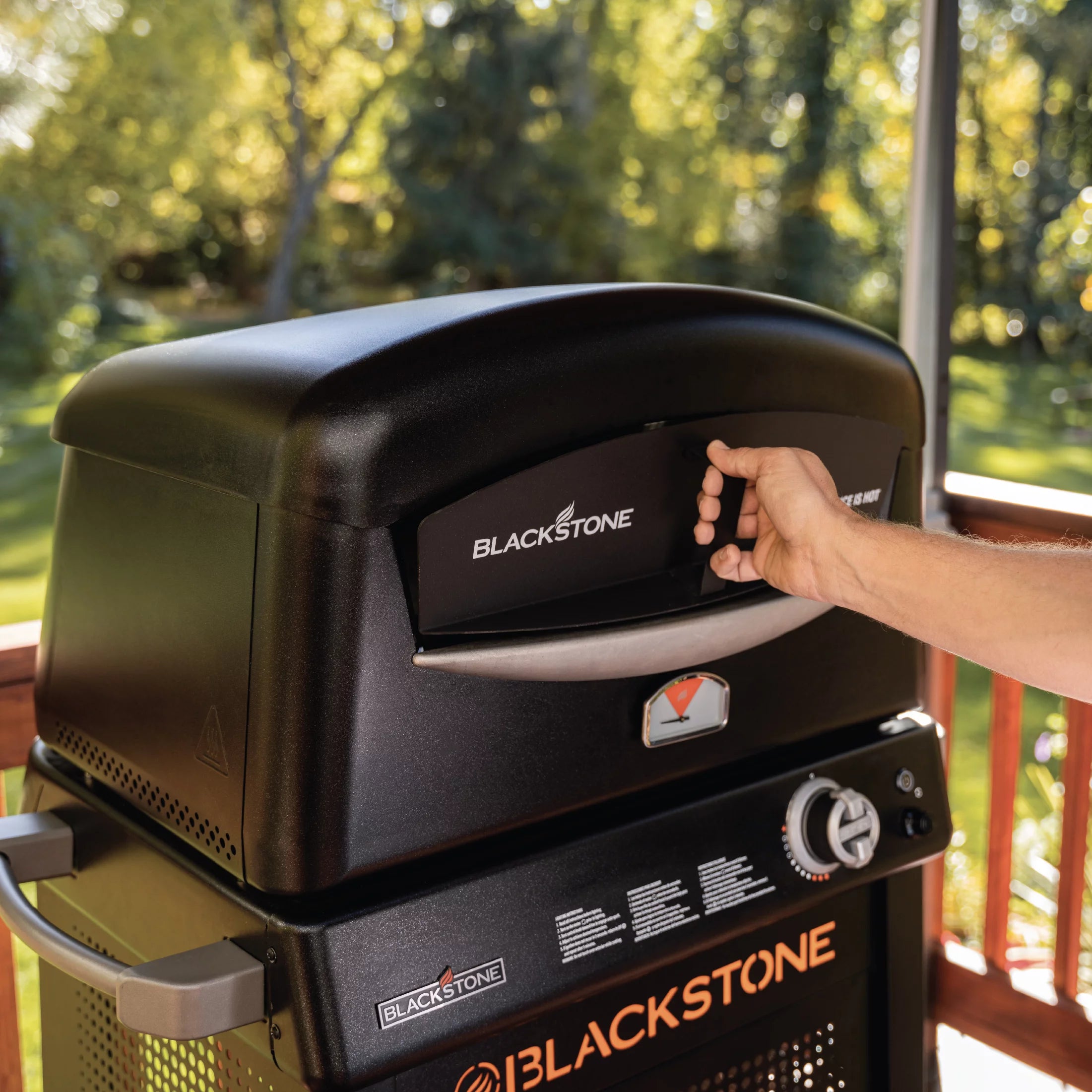 Blackstone Propane Outdoor Pizza Oven with Stand and Pizza Peel O34120